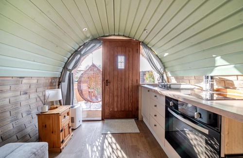 Minster on Sea Apartment | Cosy escape heated luxury pod with hot tub
