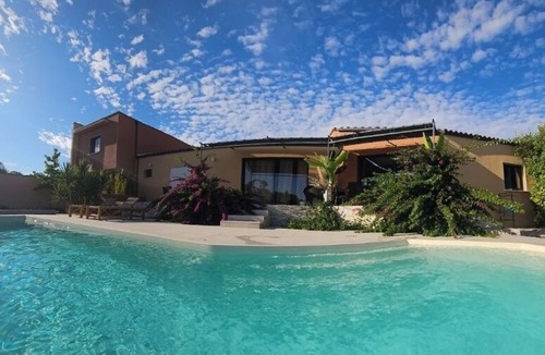 Marsillargues Villa | Cosy family villa in absolute calm with saltwater swimming pool and large garden