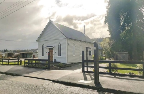 Reefton House | Cosy Historical Chuch in Quaint Mountain Village.