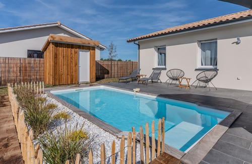 Mios House | Cosy Holiday Home 'Mios' with Private Pool, Terrace, Garden and Wi-Fi