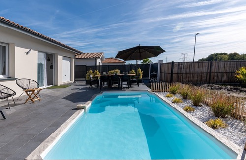 Mios House | Cosy Holiday Home 'Mios' with Private Pool, Terrace, Garden and Wi-Fi