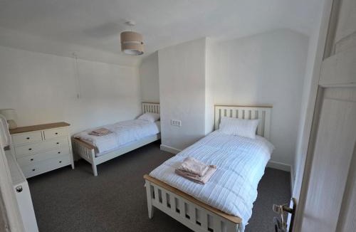 Denbigh House | Cosy home in Love Lane