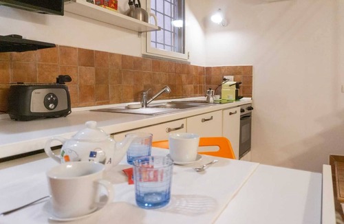 Rione VII Regola Apartment | COSY HOME!