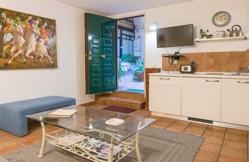 Rione VII Regola Apartment | COSY HOME!
