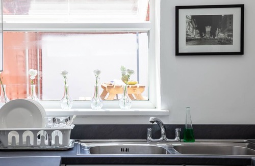 Coventry House | Cosy Home Near Station, Parking, Netflix, Sleeps 5