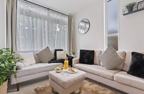 Wembley Park House | Cosy Home near Wembley Stadium