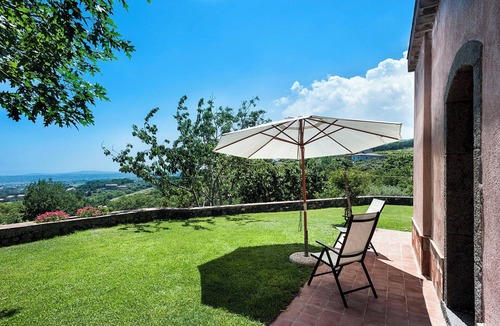 Giarre Cottage | Cosy house with rustic charm, big garden and sublime view on the Etna and sea