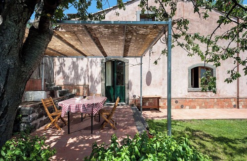Giarre Cottage | Cosy house with rustic charm, big garden and sublime view on the Etna and sea