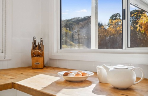 Lenswood House | Cosy Lenswood Moemoea Cottage, in the heart of Adelaide Hills Wine region