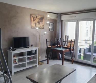 Le Kremlin-Bicetre Apartment | "Cosy & Modern" Logement avec parking privé et proche métro Paris !
