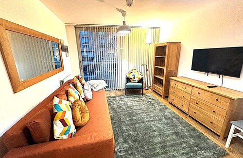 Bromley South Apartment | Cosy One Bedroom Apartment - London Bow