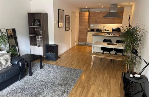 Tower Hamlets Apartment | Cosy one bedroom with roof terrace - London Charm