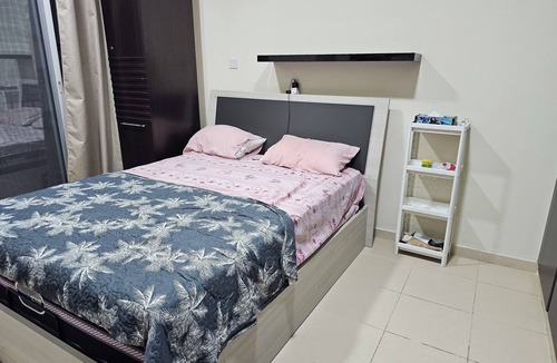 Ras Al Khor Industrial Area Apartment | Cosy Private Room 4 Students 5 min from Univ or 15min for Para skydiving Jumpers