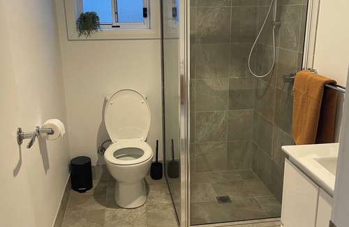 West Bathurst Apartment | Cosy Private Studio