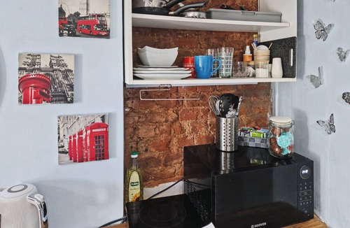 Fulwell and Hampton Hill Apartment | Cosy Private Studio | Hampton Hill | Walk to Bushy Park | Free Parking & WiFi