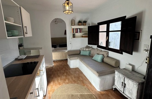 Tarifa Apartment | Cosy Quiet Hideaway with Private Terrace, perfect location old town Tarifa