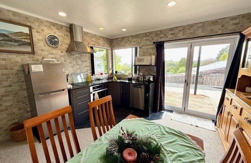Raglan Apartment | Cosy Raglan Studio — Walk to Beach & Village - Roberts St - (Downstairs)