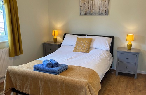 Bury St Edmunds Cabin | Cosy retreat on Kings Forest - Nightingale Lodge, sleeps 4.