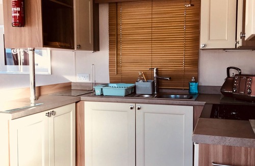 Allhallows Cabin | Cosy retreat situated near the Estuary