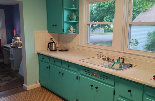 Warfleigh House | Cosy Retro 2 bedroom Cottage in vibrant Broad Ripple Village Indianapolis