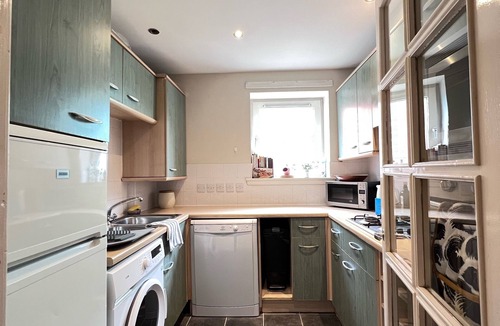Old Town Apartment | Cosy, right next to the Royal Mile and Arthur´s Seat & free secure parking