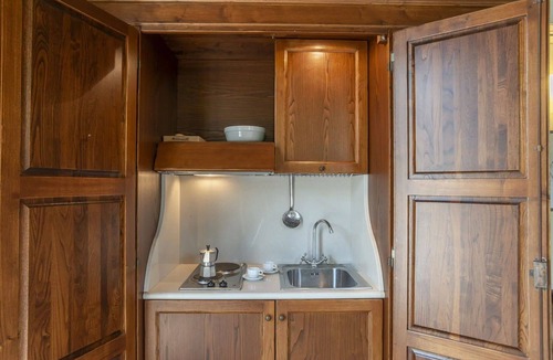 Agello Bed & Breakfast | Cosy room for 2 guests with WIFI, pool, A/C, TV and pets allowed, close to Perugia