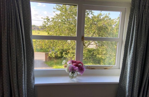 Bottlesford Apartment | Cosy Rural Retreat, Sleeps 3 & PetFriendly