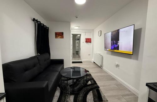 Bedford House | Cosy Six Bedroom House in Bedford Town