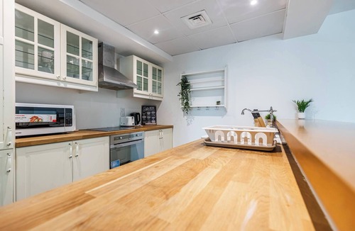 The Greens Apartment | Cosy & Spacious 1BR at The Greens/Pool View