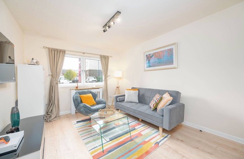 Bucksburn Apartment | Cosy Spacious 2-Bed Ground-Floor Apartment Near Aberdeen Airport, ARI & P&J Live