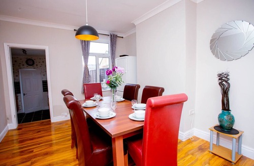 Kettering House | cosy ,spacious ,clean 3 bed house,10miuntes walk from town centre