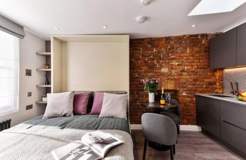 Pembridge House | Cosy studio 4th floor premium street Notting Hill.