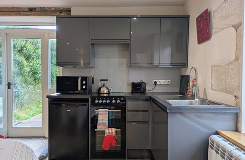 Rudloe Apartment | Cosy studio apartment w/wood burning stove & amazing views near Bath