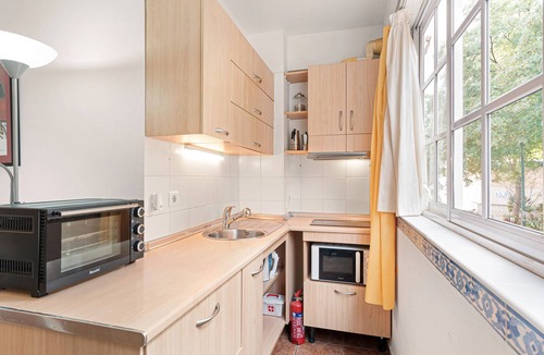 Pedregalejo Apartment | Cosy Studio Apartment in Málaga close to the Beach with Wi-Fi