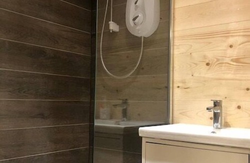 Pinner South Apartment | COSY STUDIO IN A QUIET LOCATION. NEAR A TUBE STATION.