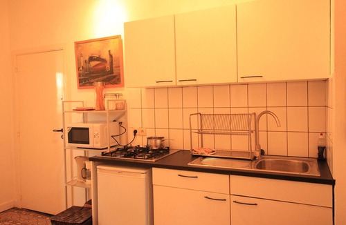 Helmet Apartment | Cosy Studio in Quiet Neighbourhood