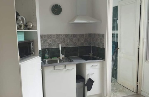 Libourne Apartment | Cosy studio in the heart of Libourne - Calm & Stone walls