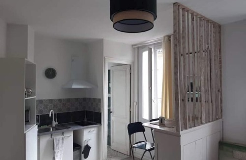 Libourne Apartment | Cosy studio in the heart of Libourne - Calm & Stone walls