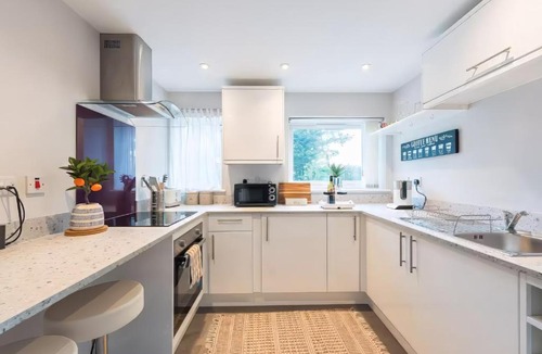 Failand Apartment | Cosy studio, private Japanese garden, parking