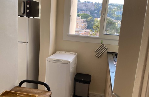 Fabron Apartment | Cosy studio seaview behind promenade des anglais free parking Vue mer