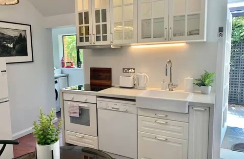 Brighton Apartment | Cosy Studio/Tiny House Brighton vic Free Netflix