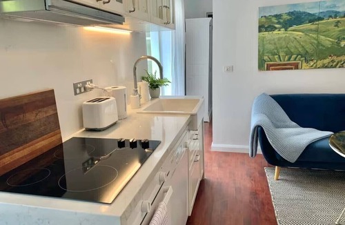 Brighton Apartment | Cosy Studio/Tiny House Brighton vic Free Netflix