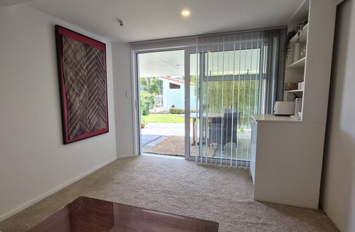 Whakatane Apartment | Cosy studio with AC and pool access