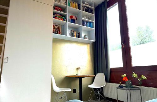 Eastern Docklands Apartment | Cosy Studio, with outdoor swimming