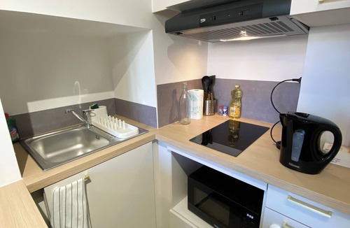 Montbard Apartment | Cosy studio with private garden - Close to everything!