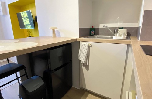 Montbard Apartment | Cosy studio with private garden - Close to everything!