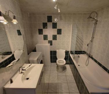 Pont-de-L'Arche Apartment | Cosy Triplex 3 chambres