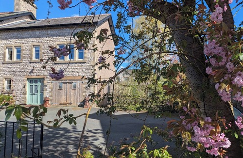 Ingleton Apartment | Cosy yet spacious property with private parking, close to the village centre.