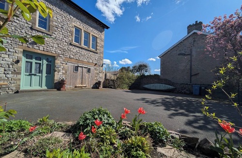 Ingleton Apartment | Cosy yet spacious property with private parking, close to the village centre.