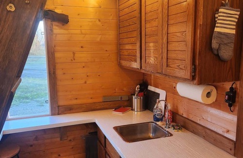 Division No. 7 Cabin | COTC - The Grouse House - Suite